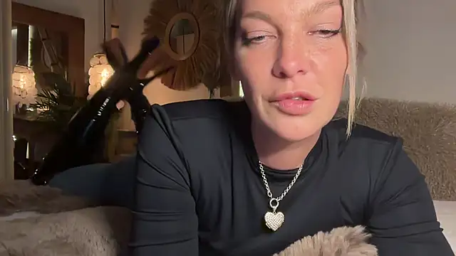 cyberchickie maria online show from 18, 1, 2025