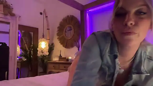 cyberchickie maria online show from 27, 2, 2025