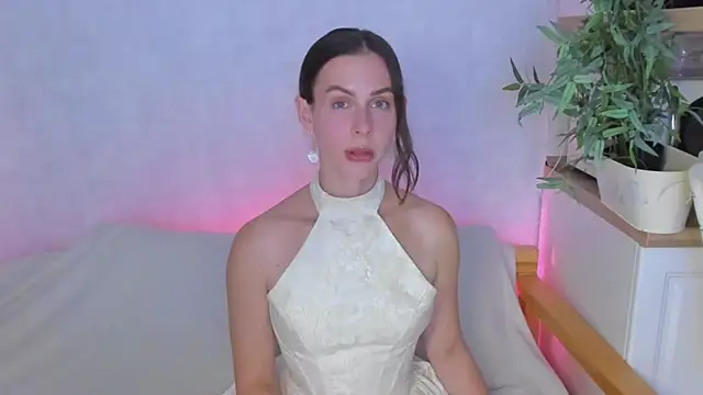 Teresa Hardly online show from 23, 9, 2025