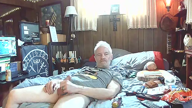 Snapshot of Makowboy chatting on 13, 7, 2026 Makowboy online show from 13, 7, 2026