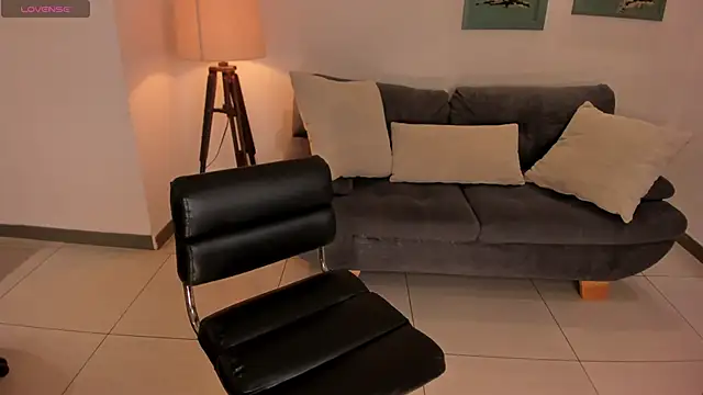 MiaRoberts1 online show from 9, 11, 2025