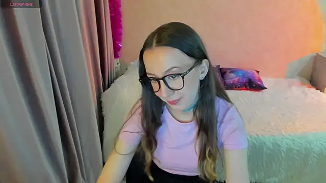 CurlySteph online show from 8, 9, 2025