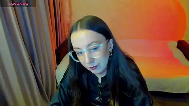 CurlySteph online show from 4, 4, 2026