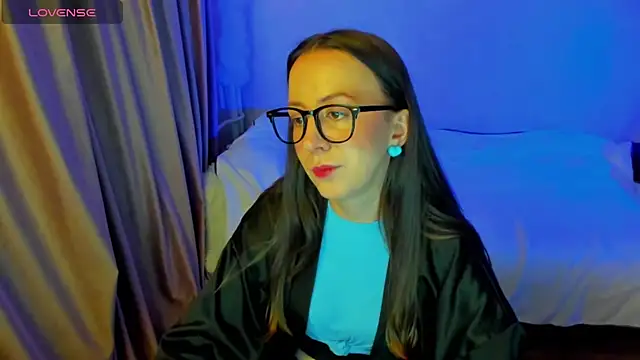 CurlySteph online show from 4, 3, 2026