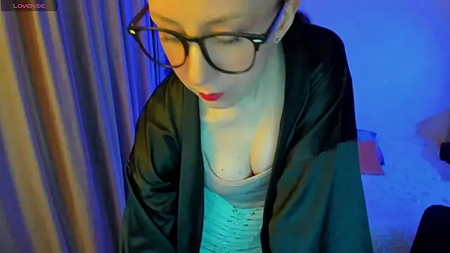 CurlySteph online show from 10, 10, 2025