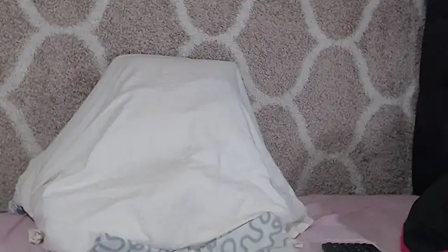 Snapshot of Hottie-Mom chatting on 3, 3, 2026 Hottie-Mom online show from 3, 3, 2026