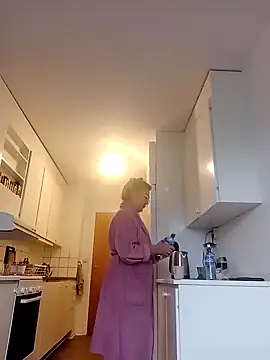 Hottie-Mom online show from 27, 10, 2025