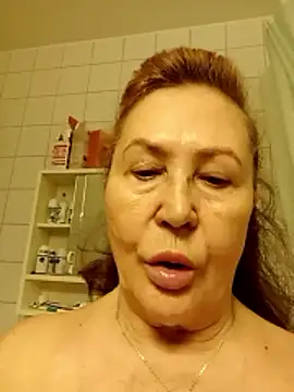 Snapshot of Hottie-Mom chatting on 8, 4, 2026 Hottie-Mom online show from 8, 4, 2026