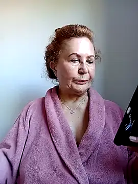 Hottie-Mom online show from 28, 9, 2025