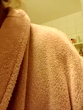 Hottie-Mom online show from 26, 4, 2026