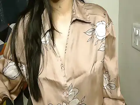 sexy lela online show from 5, 4, 2026