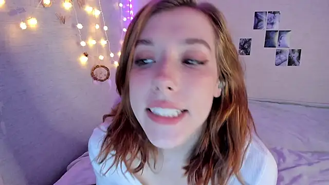 Snapshot of YunaPeace chatting on 23, 10, 2025 YunaPeace online show from 23, 10, 2025