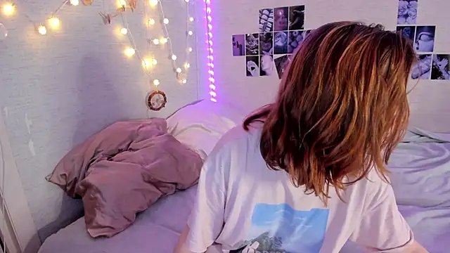 Snapshot of YunaPeace chatting on 9, 11, 2025 YunaPeace online show from 9, 11, 2025