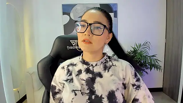 SaraParker  online show from 6, 3, 2025