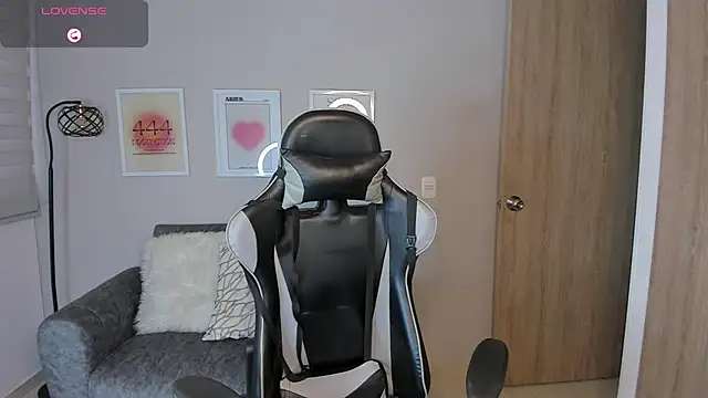 ashley 23  online show from 10, 1, 2026