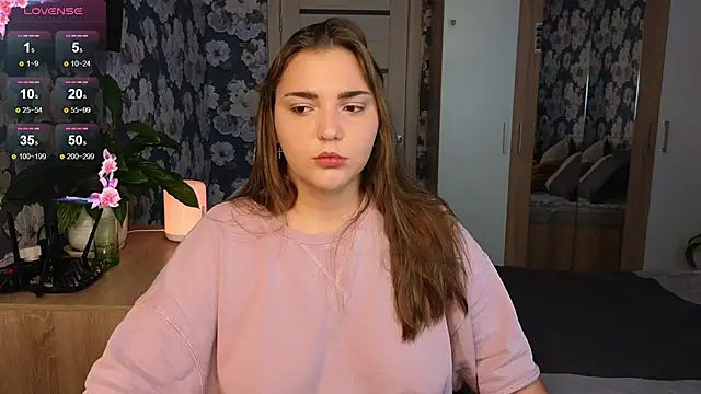  momiji  online show from 2, 10, 2025