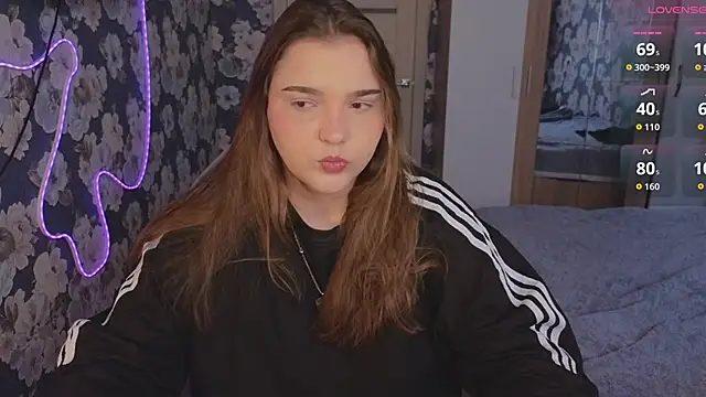  momiji  online show from 24, 4, 2026