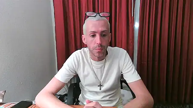 Snapshot of smokenstrokex chatting on 8, 11, 2025 smokenstrokex online show from 8, 11, 2025