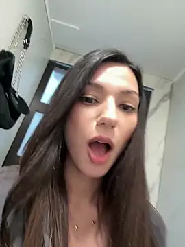  MiaQueen  online show from 6, 3, 2026