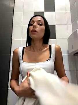  MiaQueen  online show from 4, 10, 2025