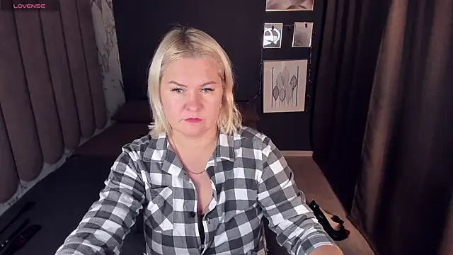 YolandaKiss online show from 26, 10, 2025