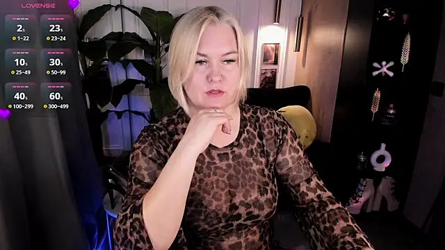 YolandaKiss online show from 7, 6, 2026
