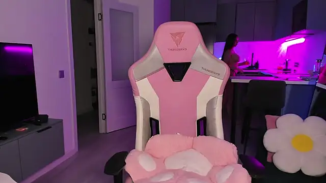 wow lovie online show from 4, 10, 2025