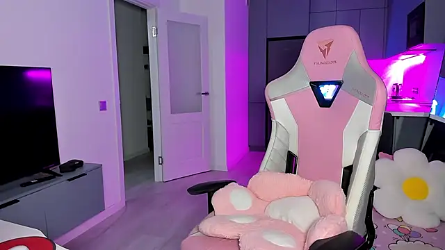 wow lovie online show from 10, 3, 2026