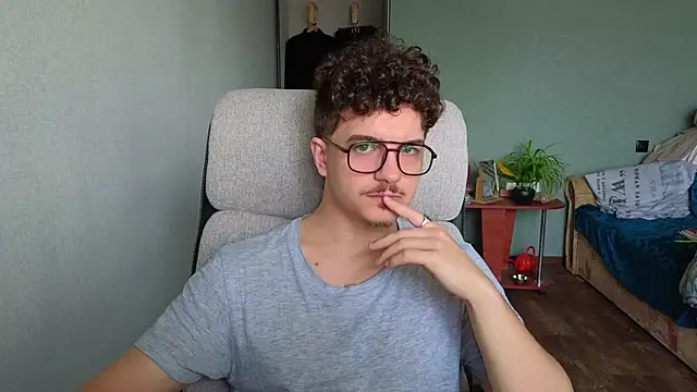 Snapshot of Remy_Miles chatting on 14, 11, 2025 Remy Miles online show from 14, 11, 2025