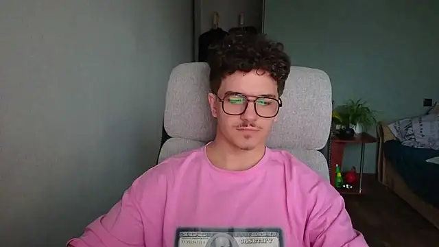 Snapshot of Remy_Miles chatting on 16, 11, 2025 Remy Miles online show from 16, 11, 2025