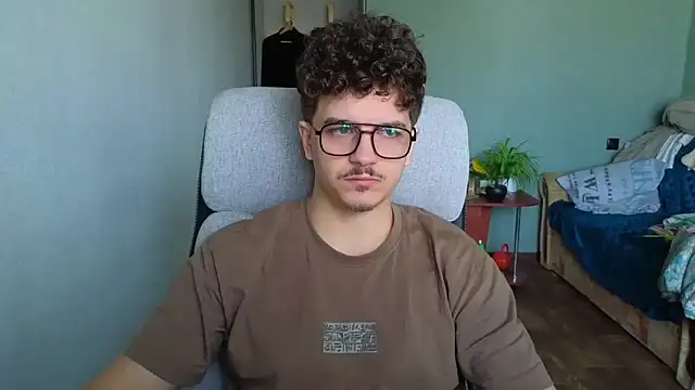 Snapshot of Remy_Miles chatting on 15, 11, 2025 Remy Miles online show from 15, 11, 2025