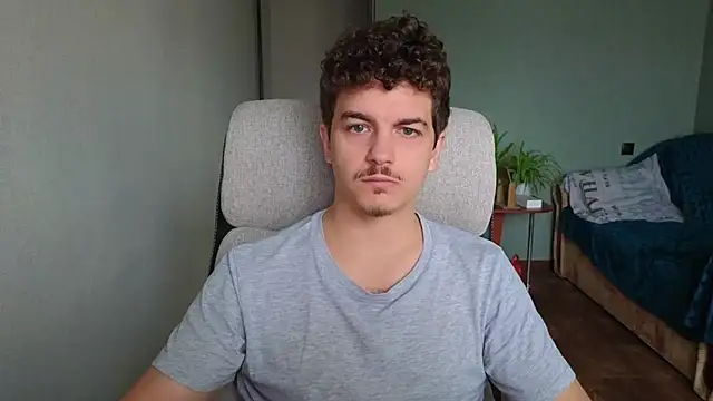 Snapshot of Remy_Miles chatting on 21, 10, 2025 Remy Miles online show from 21, 10, 2025