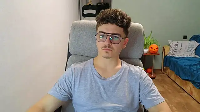 Snapshot of Remy_Miles chatting on 27, 11, 2025 Remy Miles online show from 27, 11, 2025