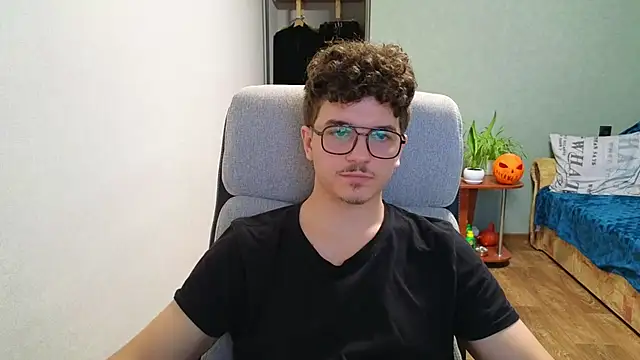 Snapshot of Remy_Miles chatting on 23, 11, 2025 Remy Miles online show from 23, 11, 2025