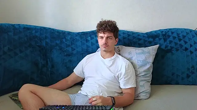 Snapshot of Remy_Miles chatting on 12, 9, 2025 Remy Miles online show from 12, 9, 2025