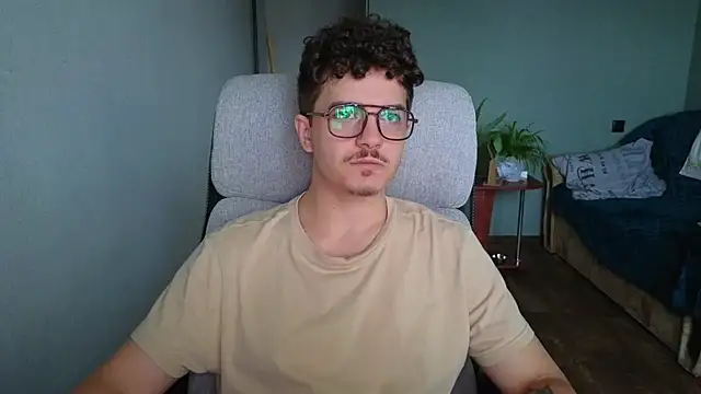 Snapshot of Remy_Miles chatting on 31, 10, 2025 Remy Miles online show from 31, 10, 2025