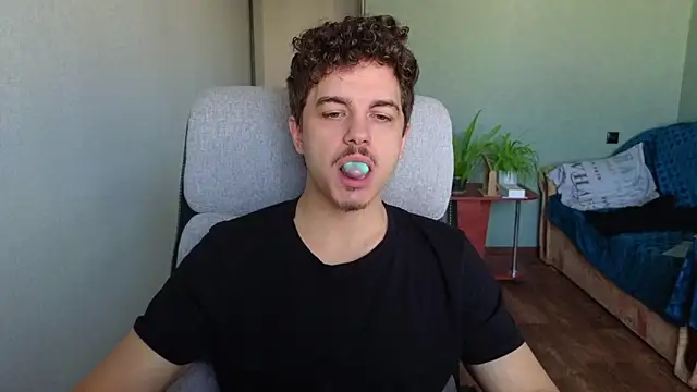 Snapshot of Remy_Miles chatting on 26, 10, 2025 Remy Miles online show from 26, 10, 2025