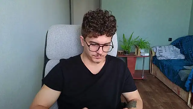 Snapshot of Remy_Miles chatting on 28, 10, 2025 Remy Miles online show from 28, 10, 2025