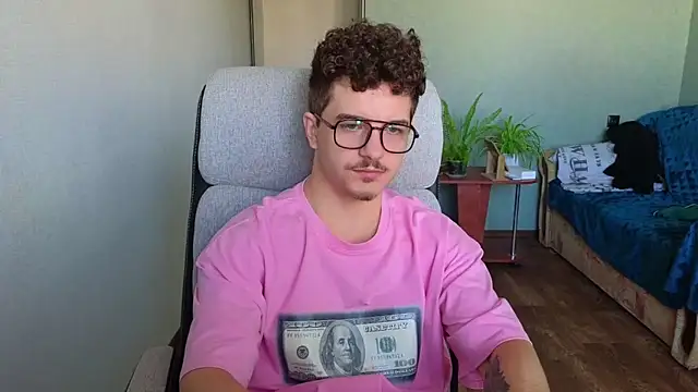 Snapshot of Remy_Miles chatting on 30, 10, 2025 Remy Miles online show from 30, 10, 2025