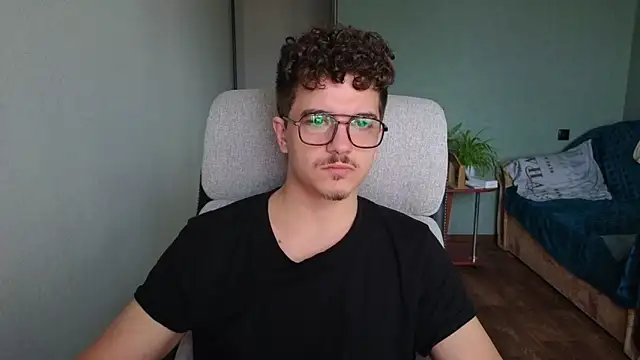 Snapshot of Remy_Miles chatting on 27, 10, 2025 Remy Miles online show from 27, 10, 2025