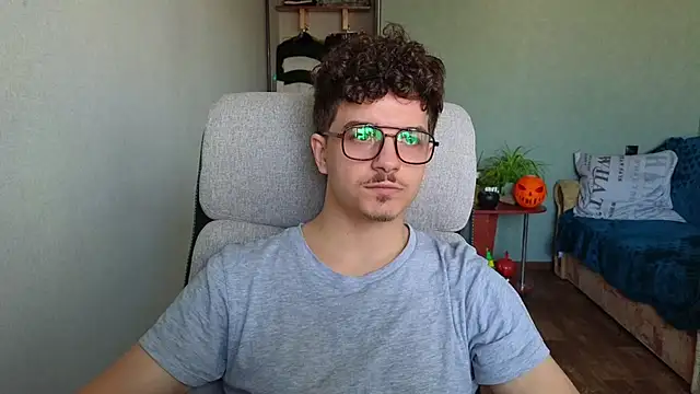 Snapshot of Remy_Miles chatting on 21, 11, 2025 Remy Miles online show from 21, 11, 2025