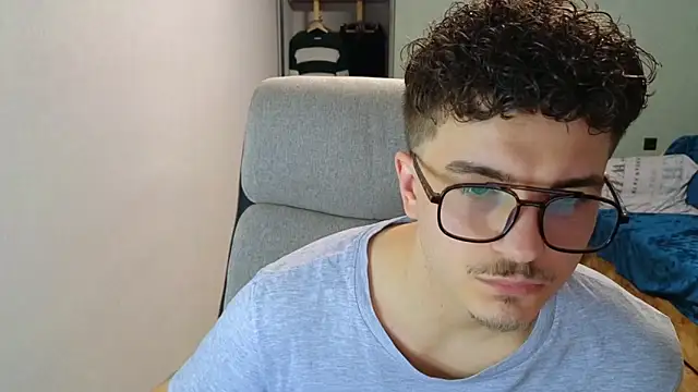 Snapshot of Remy_Miles chatting on 26, 11, 2025 Remy Miles online show from 26, 11, 2025