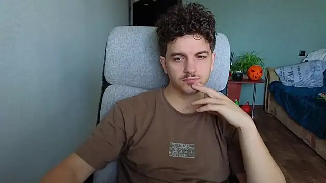 Snapshot of Remy_Miles chatting on 18, 11, 2025 Remy Miles online show from 18, 11, 2025