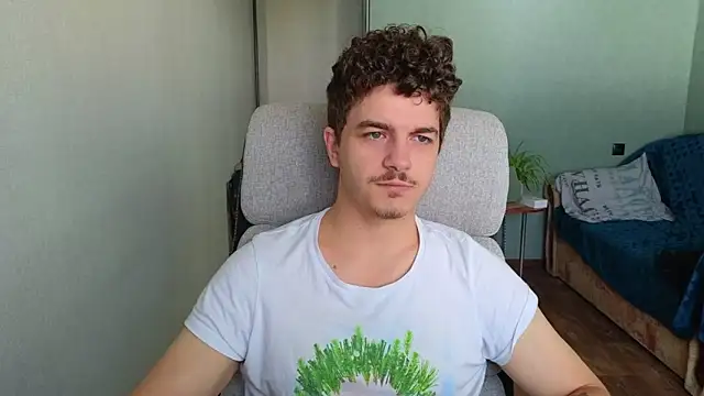 Snapshot of Remy_Miles chatting on 20, 10, 2025 Remy Miles online show from 20, 10, 2025