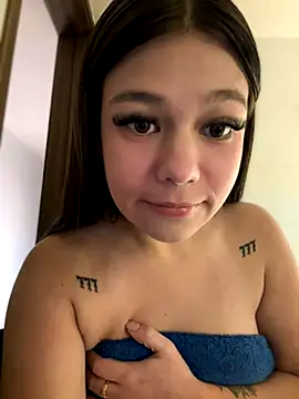 Snapshot of Alyshanon18 chatting on 24, 9, 2025 Alyshanon18 online show from 24, 9, 2025