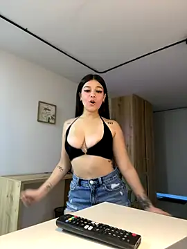 Snapshot of Alyshanon18 chatting on 20, 9, 2025 Alyshanon18 online show from 20, 9, 2025