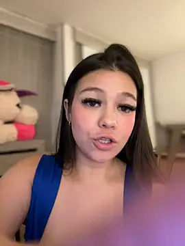 Snapshot of Alyshanon18 chatting on 14, 3, 2025 Alyshanon18 online show from 14, 3, 2025