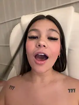 Snapshot of Alyshanon18 chatting on 23, 3, 2025 Alyshanon18 online show from 23, 3, 2025