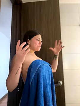 Snapshot of Alyshanon18 chatting on 15, 9, 2025 Alyshanon18 online show from 15, 9, 2025