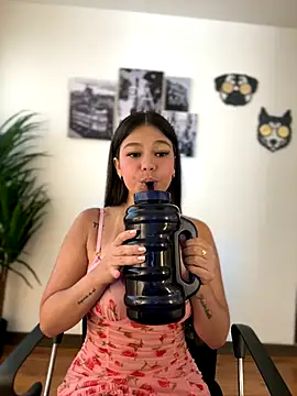 Snapshot of Alyshanon18 chatting on 21, 10, 2025 Alyshanon18 online show from 21, 10, 2025